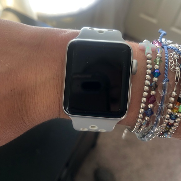 Apple Watcher Series 2 - Picture 3 of 3